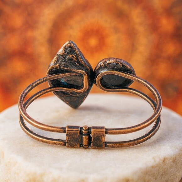 🆕️Vintage-Inspired Boho-Chic Labradorite Antique Bronze Copper Cuff Bracelet 🌿 - Picture 8 of 11